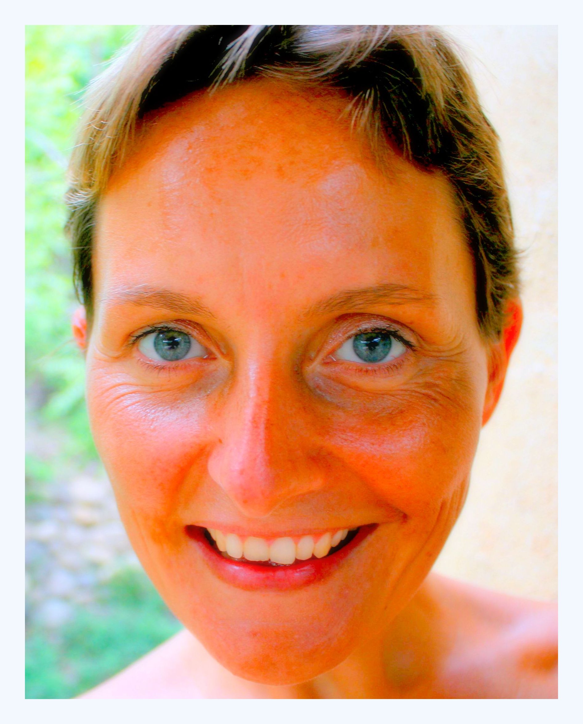 Crystal Ra Laksmi is an internationally recognised healing therapist who has worked in Norway, Estonia, Hawaii, Chicago, New York, Costa Rica, Mexico, ... - crystalwhiteframe
